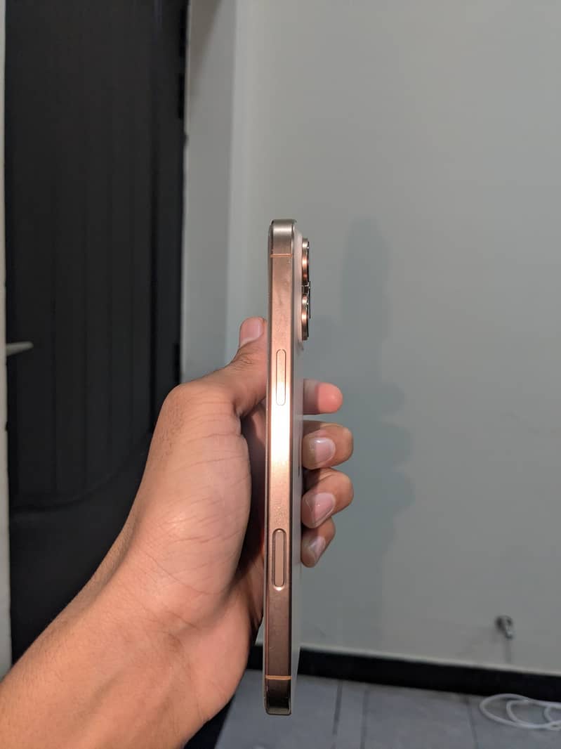 Apple iPhone 16 Pro Max 5