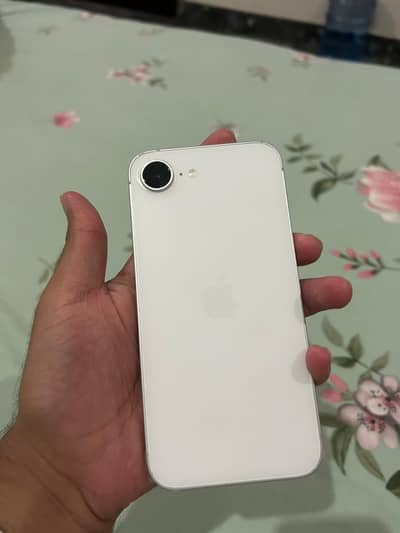 Apple iPhone 16e