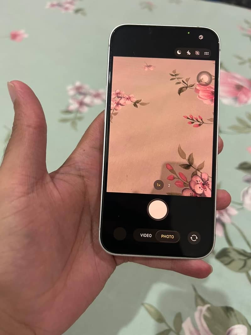 Apple iPhone 16e 8