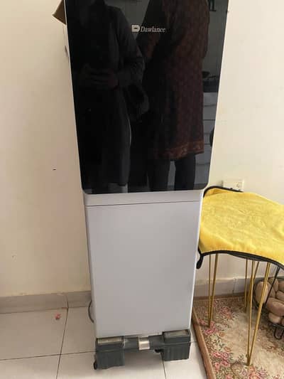 Dawlance water dispenser in very good condition with refrigerator