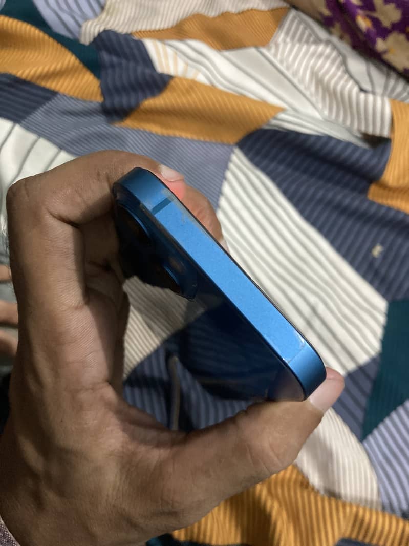 Apple iPhone 13 2