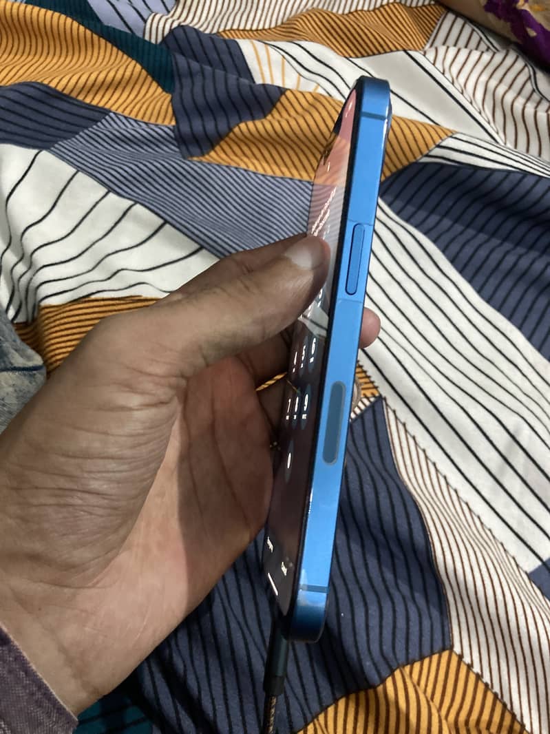 Apple iPhone 13 4