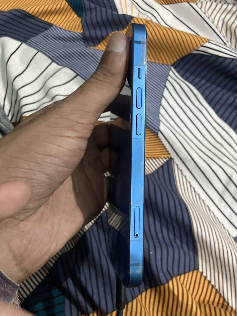 Apple iPhone 13 5