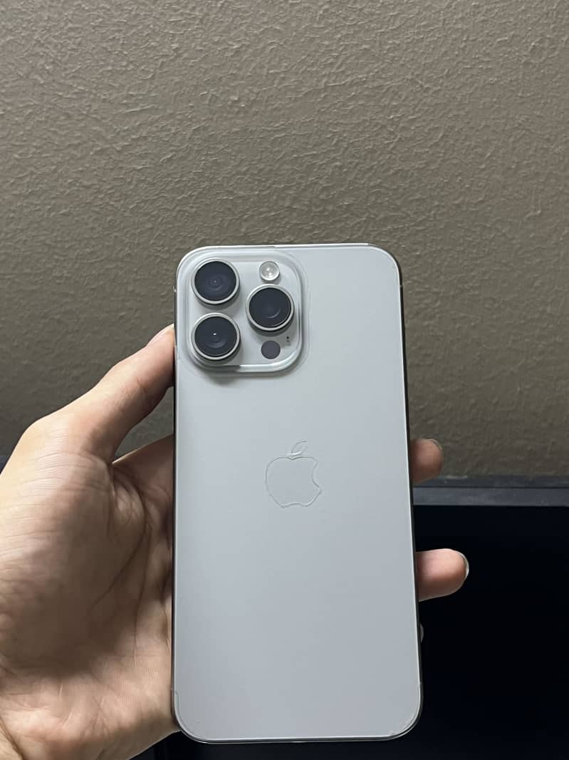 iPhone 15 Pro Max 0