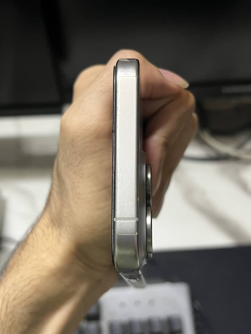 iPhone 15 Pro Max 3