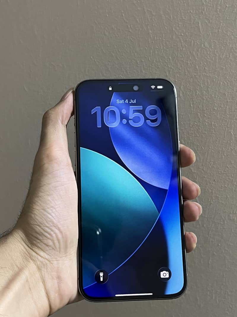 iPhone 15 Pro Max 4