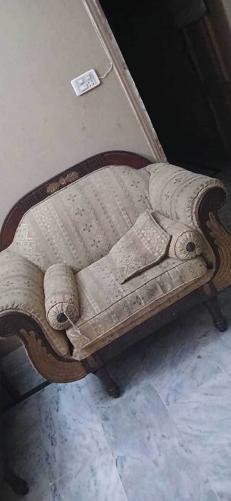 sofas for sale  three Seater 2 sofas Total 5 sofas hai 1