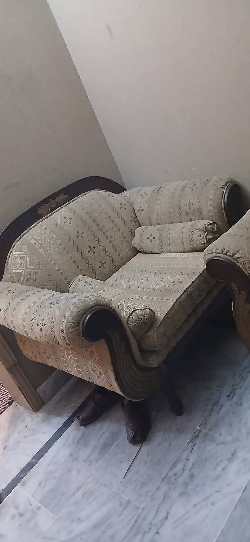 sofas for sale  three Seater 2 sofas Total 5 sofas hai 2