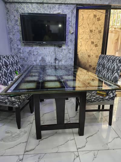 Dining table with 6 chairs