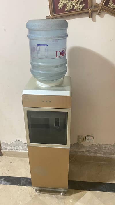 Water Dispenser With fridge hot and cold options