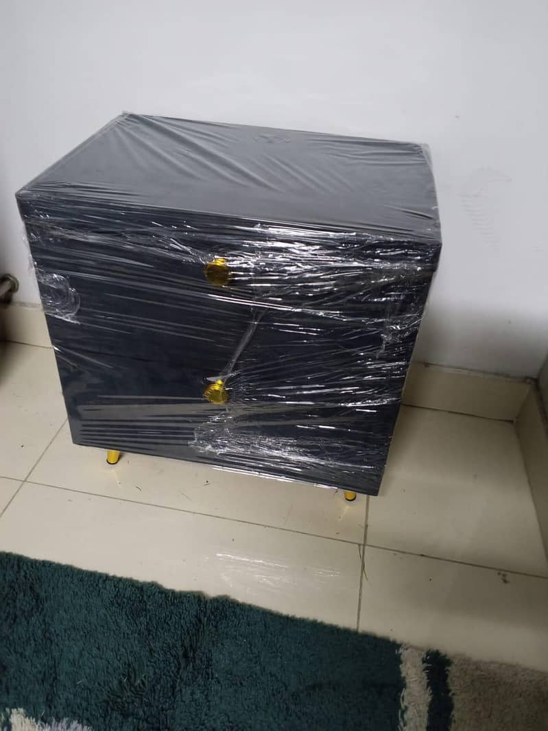 bed sidetables 3