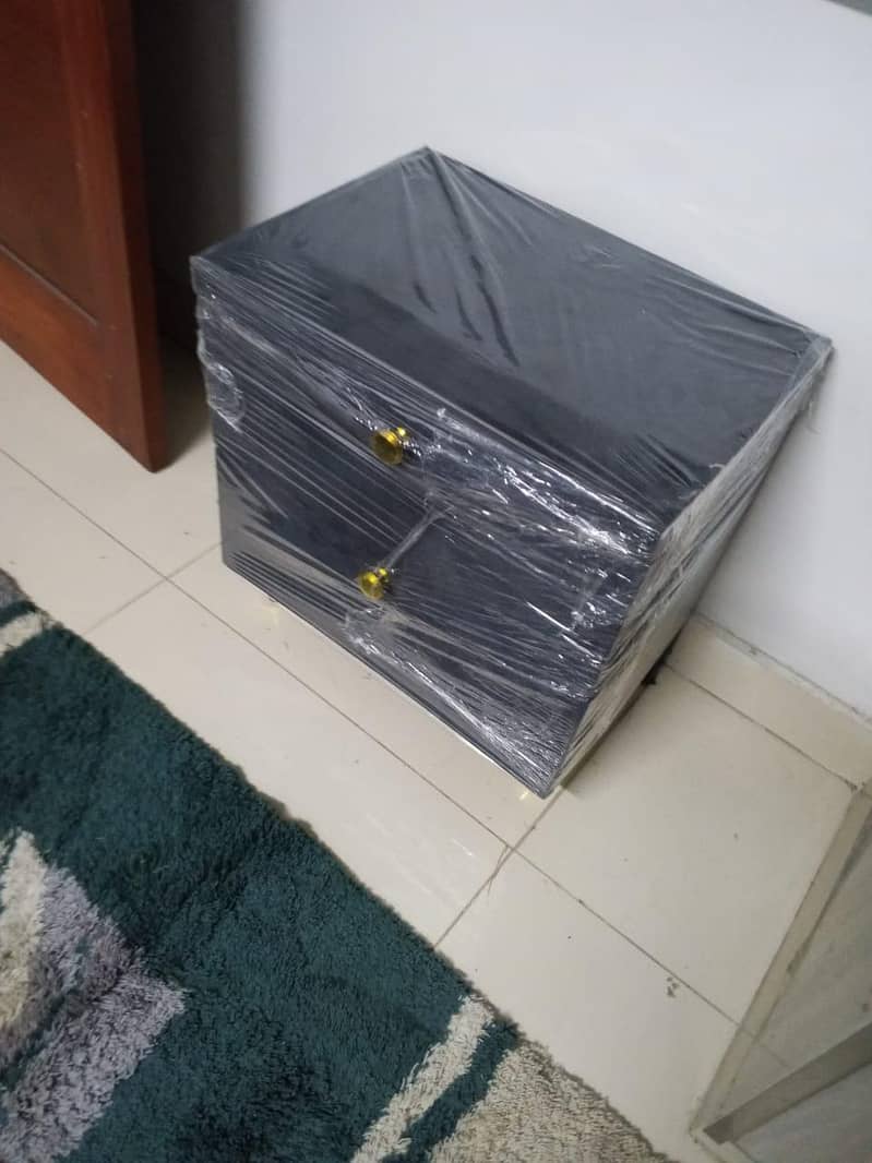 bed sidetables 4