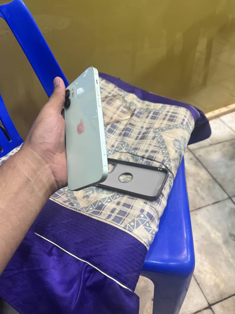 Apple iPhone 12 2