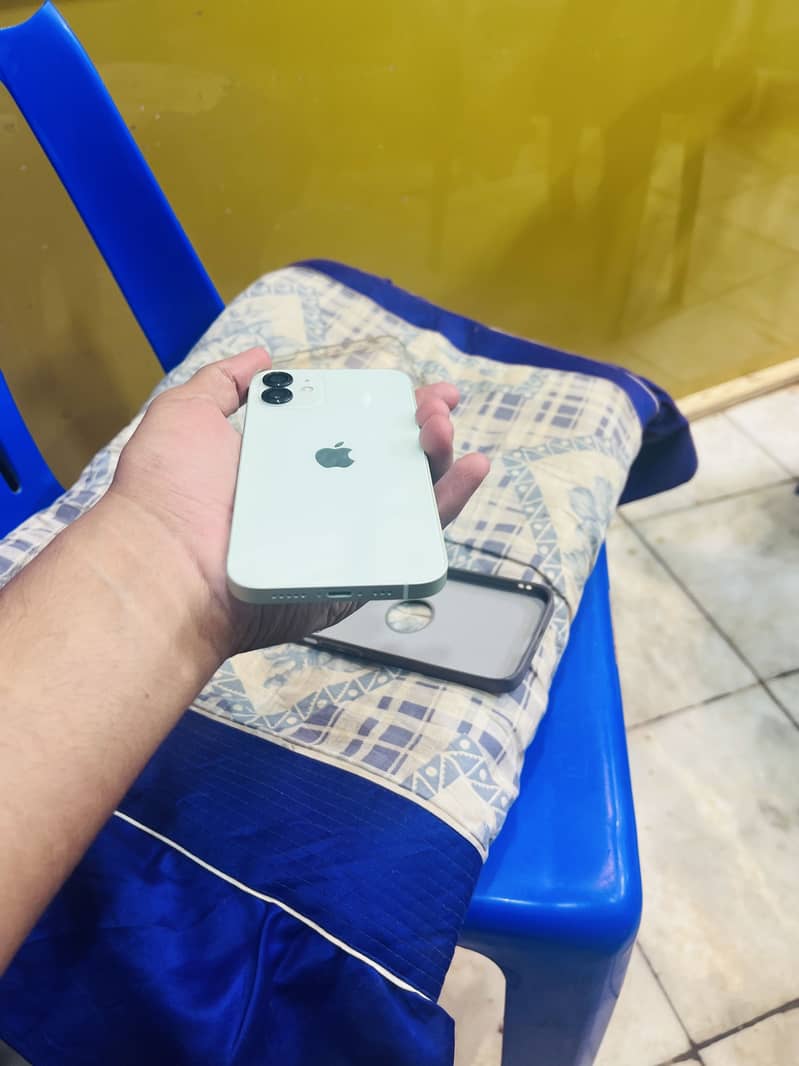 Apple iPhone 12 3