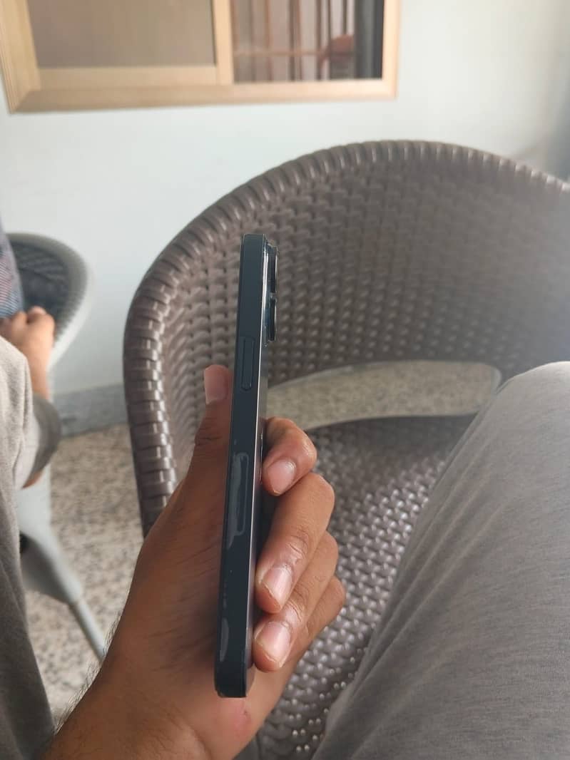 Apple iPhone 14 3