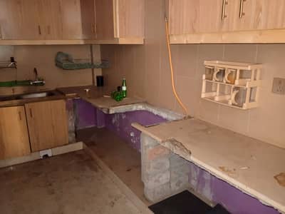 10 Marla second floor portion awialable for Rent