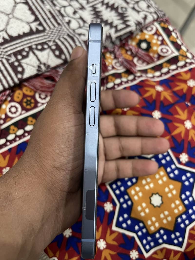 Apple iPhone 14 3