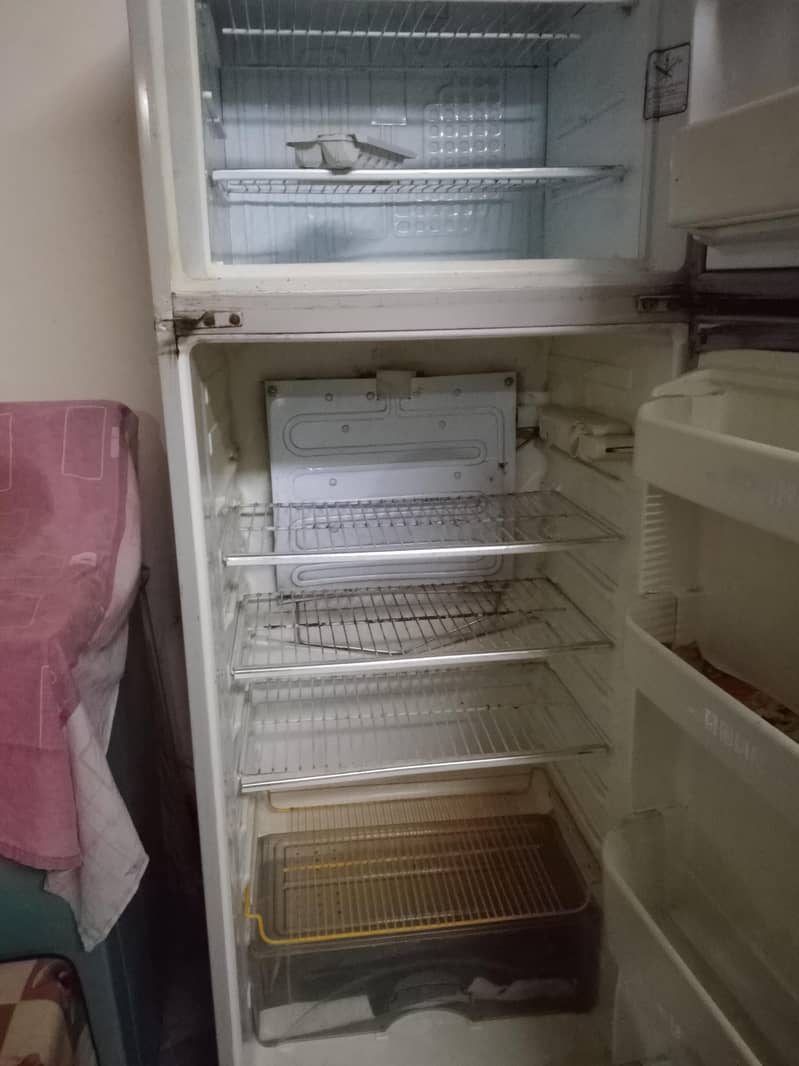 Refrigerator 0