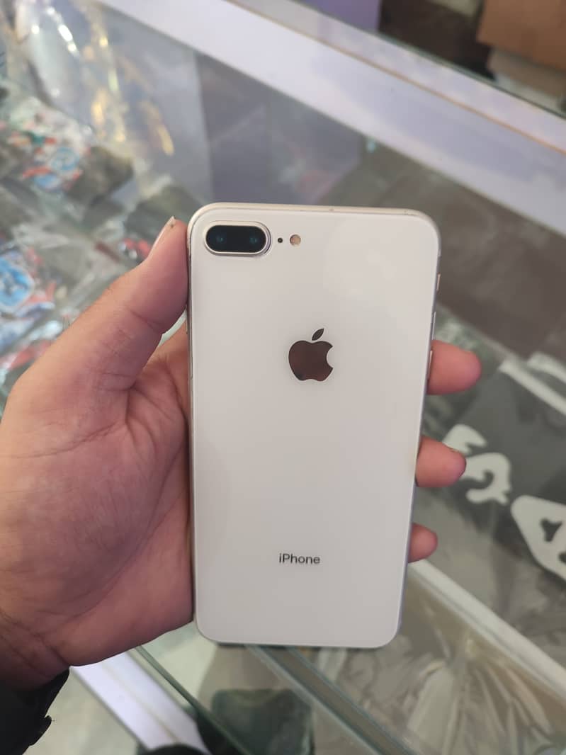 Apple iPhone 8 Plus 3
