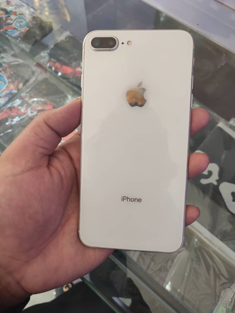 Apple iPhone 8 Plus 4