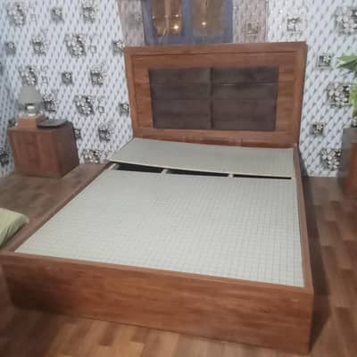 bed and almirah