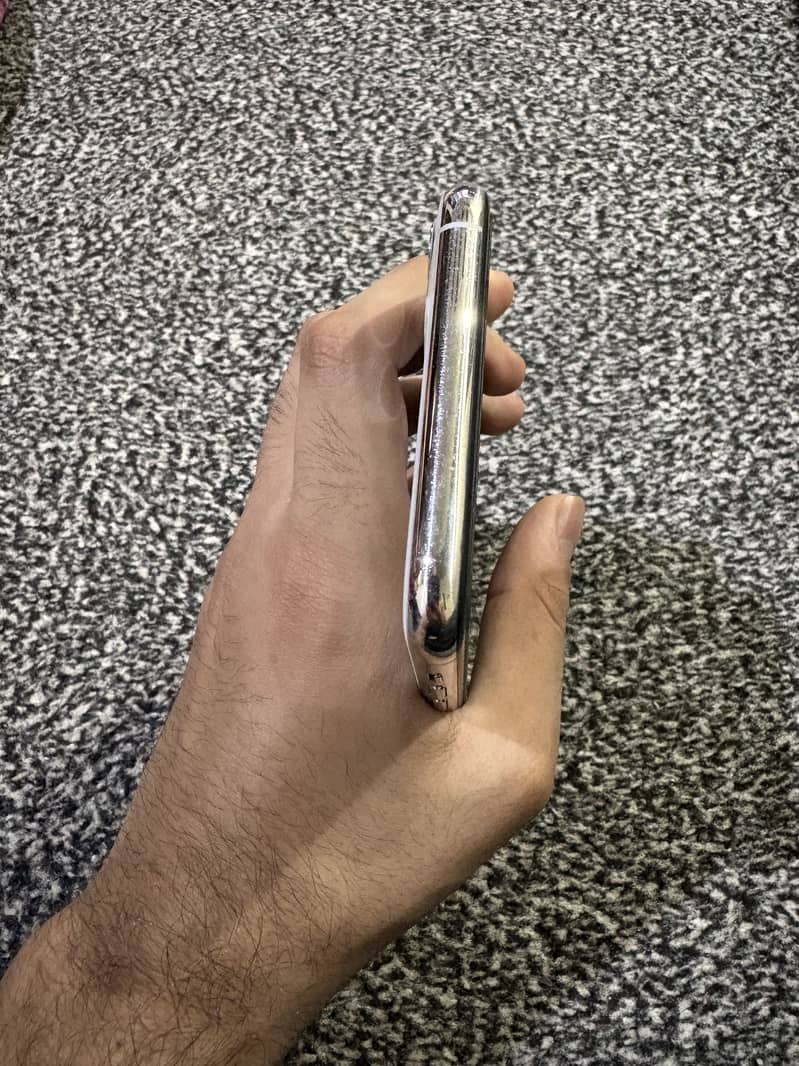 iPhone 11 Pro Max 2