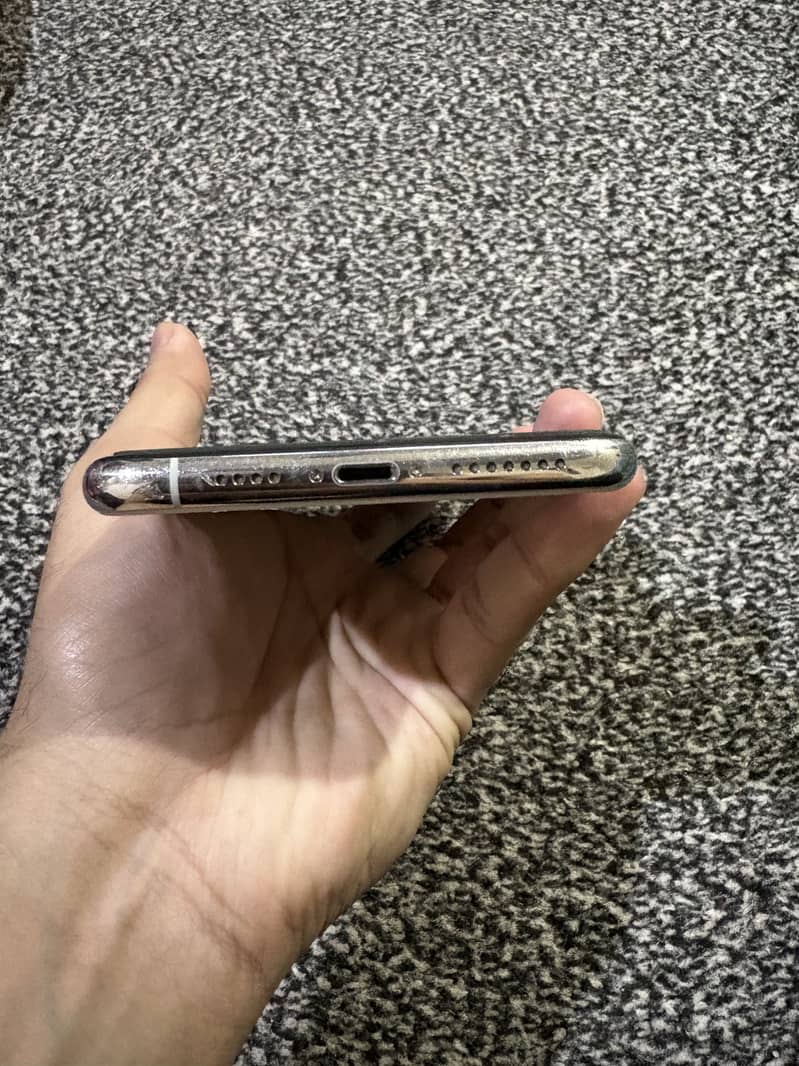 iPhone 11 Pro Max 3
