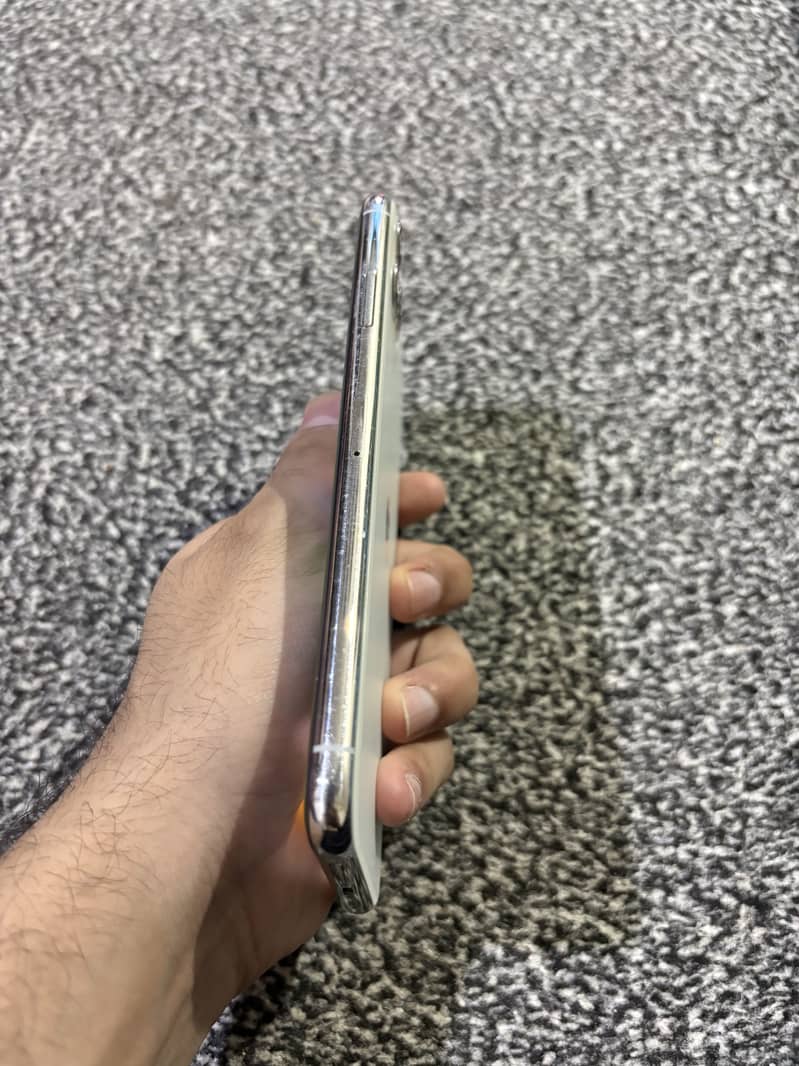 iPhone 11 Pro Max 5