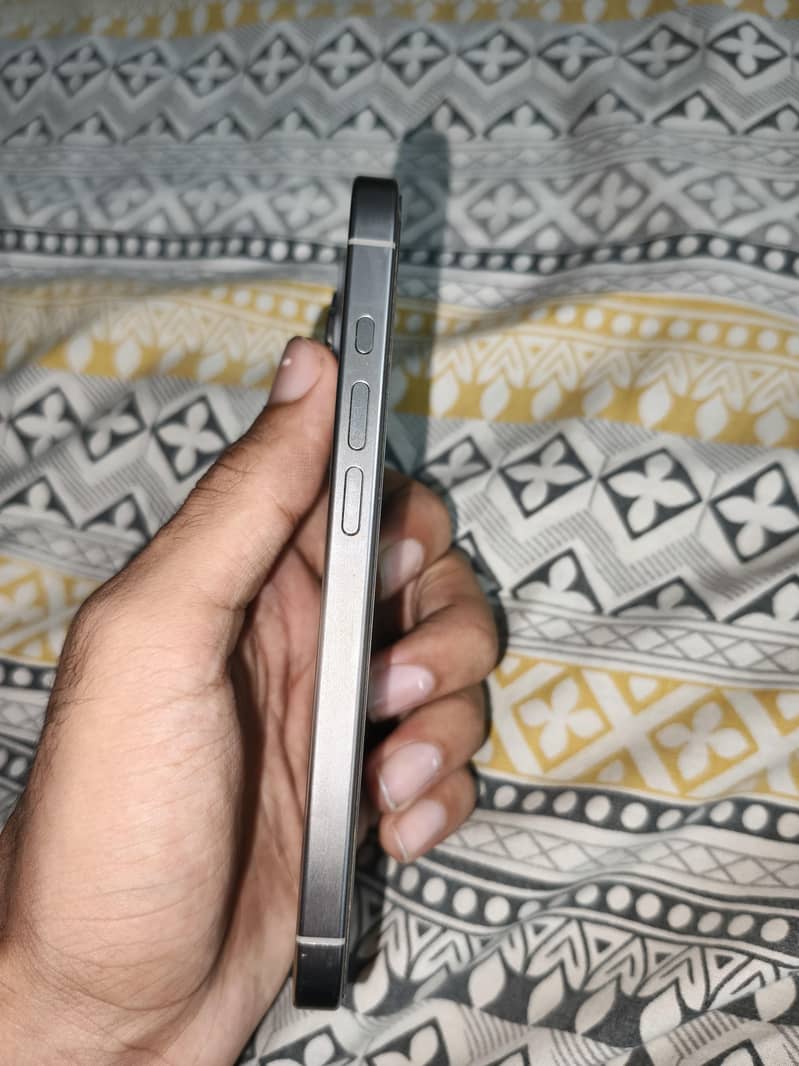 Apple iPhone 15 Pro 1