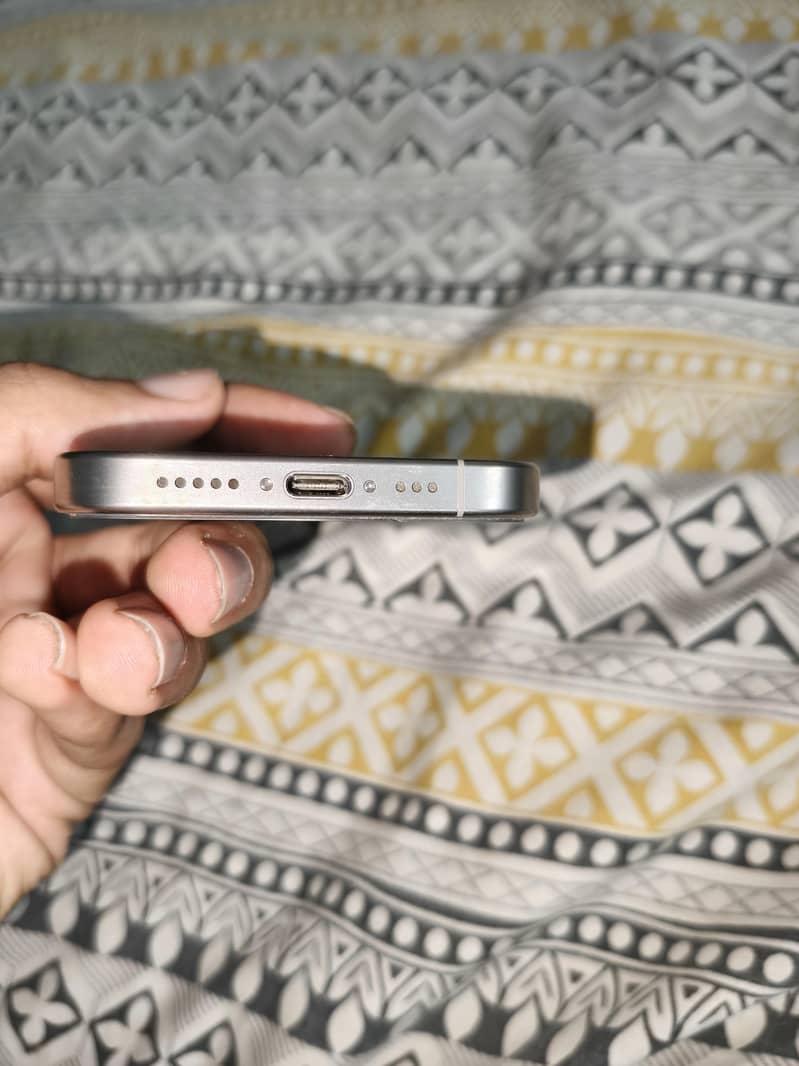 Apple iPhone 15 Pro 2