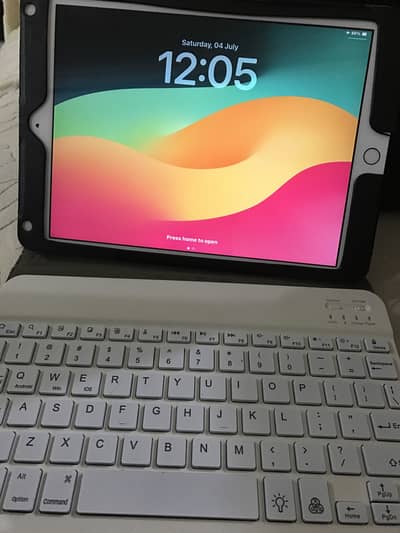 iPad 6 gen, 128 GB with keyboard