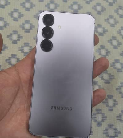 Samsung S25 mobile For Sale in Almost Brand new condition (Non pta)