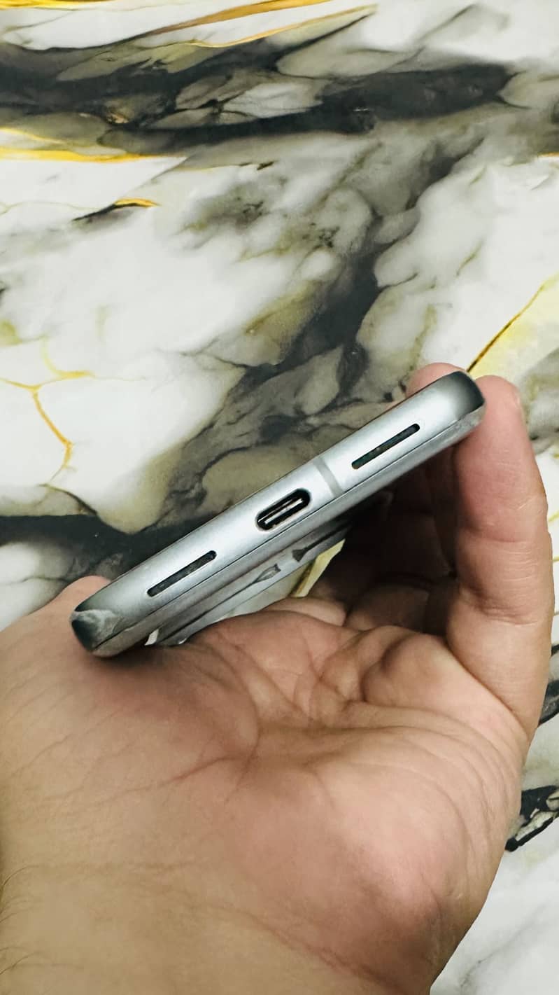 Google Pixel 8 5