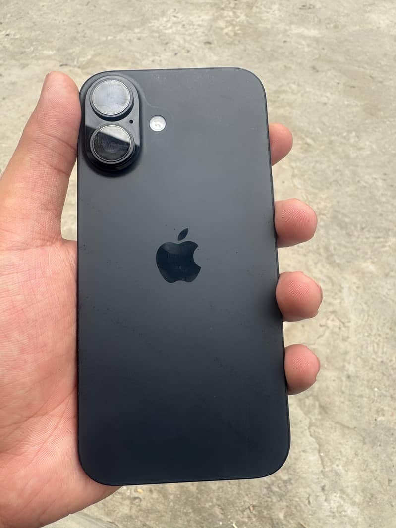 Apple iPhone 16 1