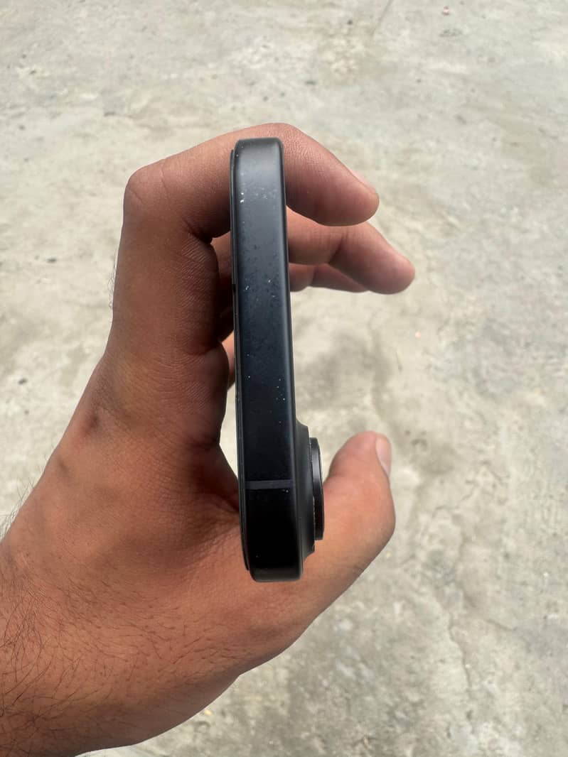 Apple iPhone 16 3