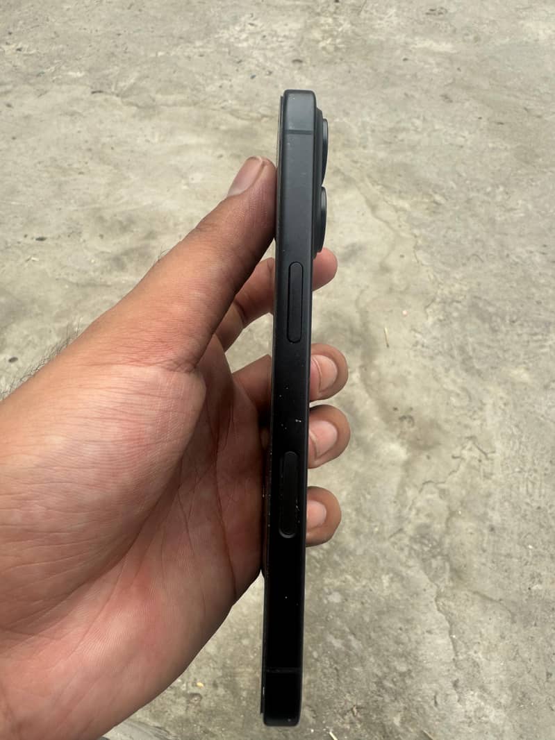 Apple iPhone 16 5