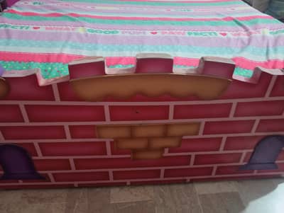 Single large bed castle design