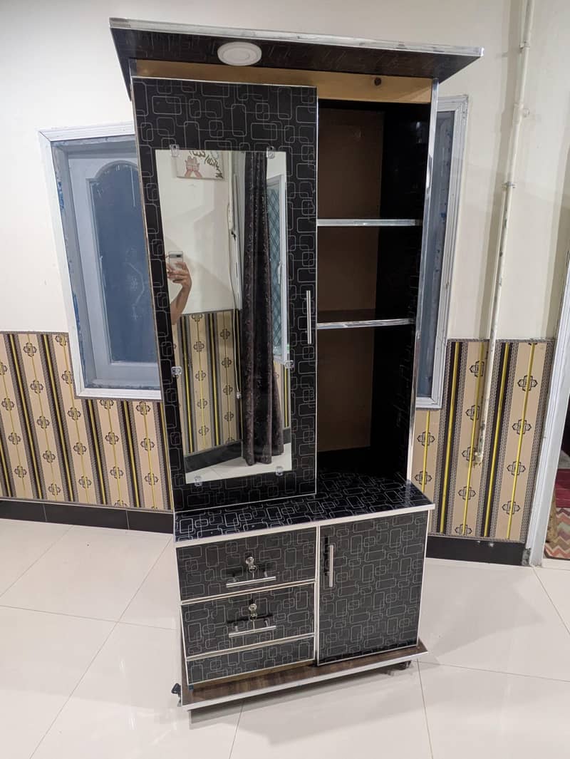Dressing Cupboard 0