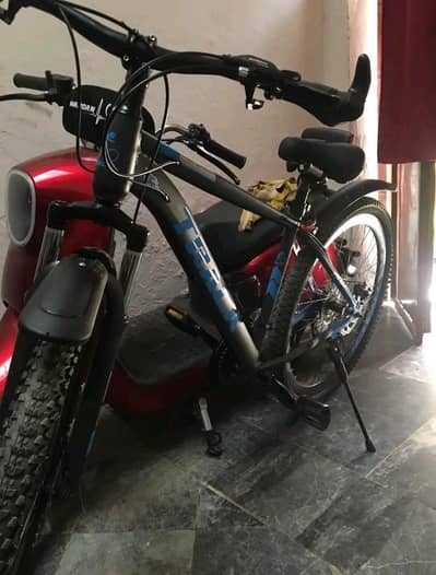 Food delivery rider available for shahdra town on cycle