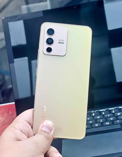 Vivo V23 5G (12GB RAM + 256GB Storage) – Excellent Condition