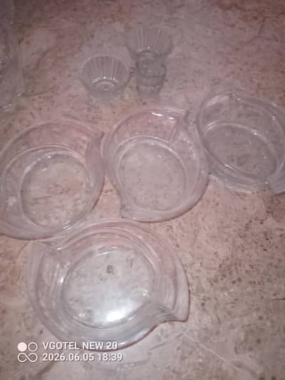 GLASS DINNER SET 72 PCS DIFFERENT PCS EXCLLENT CONDITION