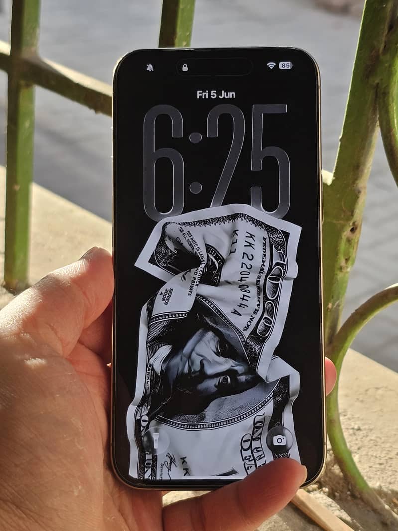 iPhone 15 Pro Max 2