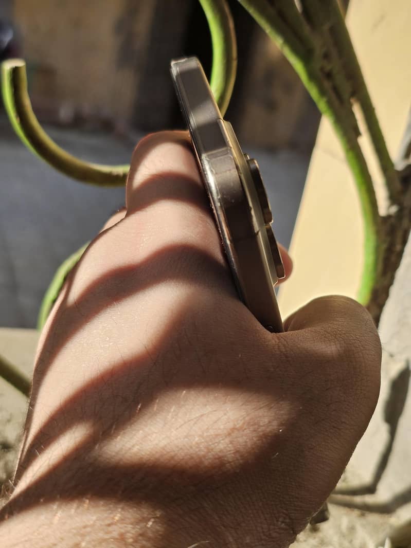 iPhone 15 Pro Max 6