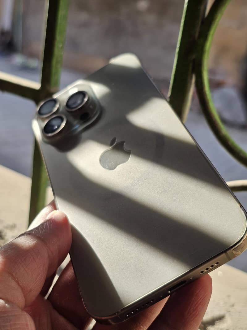 iPhone 15 Pro Max 11
