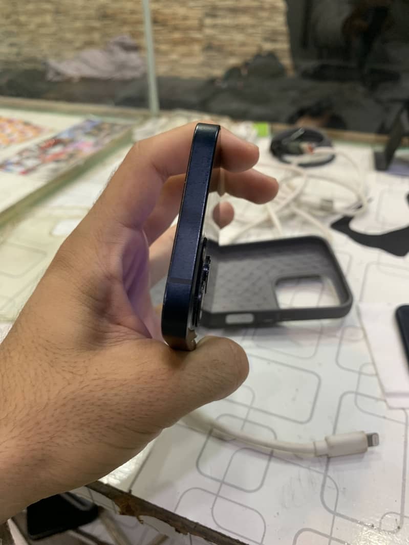Apple iPhone 13 0