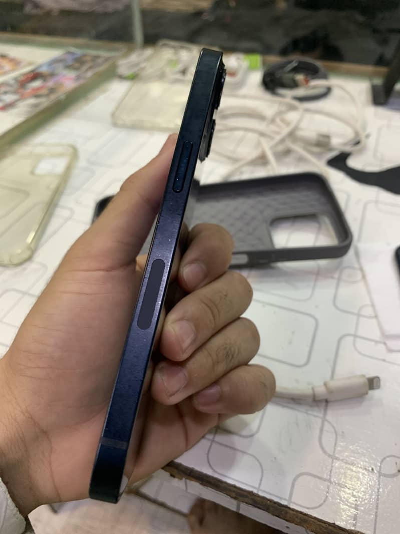 Apple iPhone 13 3