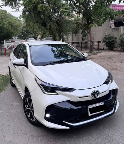 Toyota Yaris 2024 1.5 AtivX Black interior