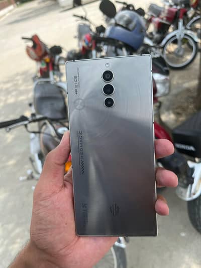 ZTE Redmagic 8s pro