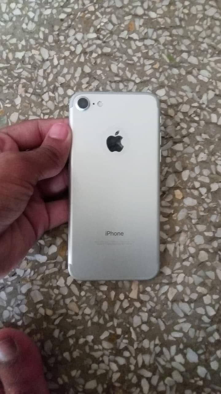 Apple iPhone 7 1