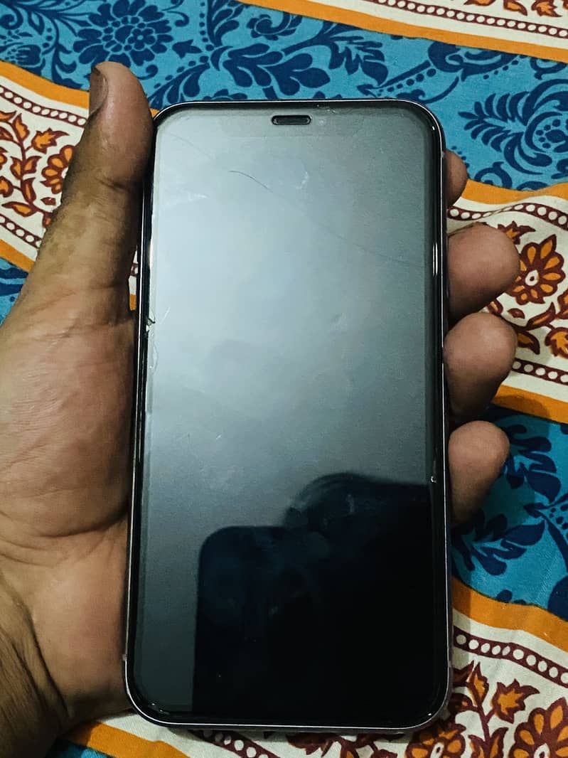 iPhone 11 4